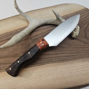 Outdoors knife with beautiful walnut handle